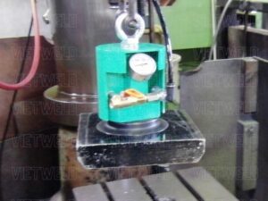 thiet bi nang ha hut chan khong pneumatic qs50